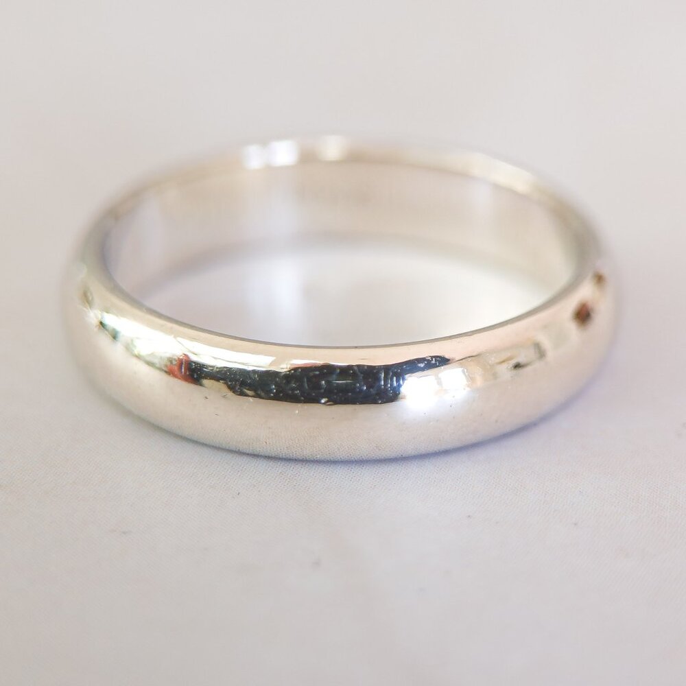 14K White Gold Dome Wedding Band, 4 mm — Size 5.75